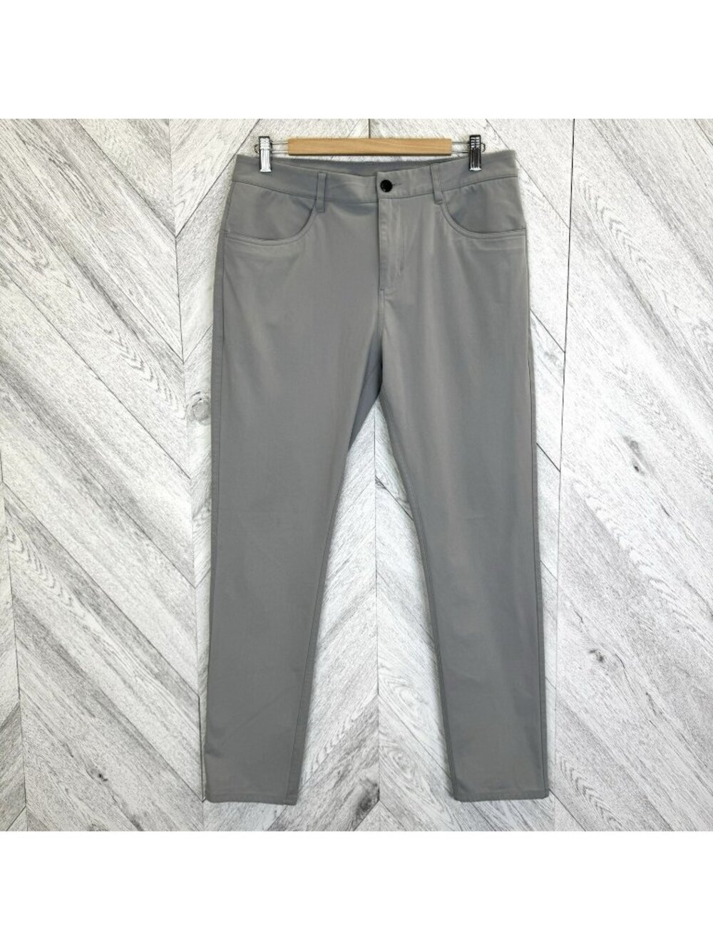 Vuori Meta Pants Mens Size 32X30 Athletic Slim Fit (V430) Birch Gray Golf Casual